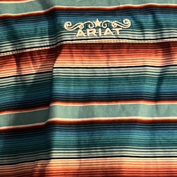 Fitted Ariat button up long sleeve with Logo down sleeve - Picture 4 of 6